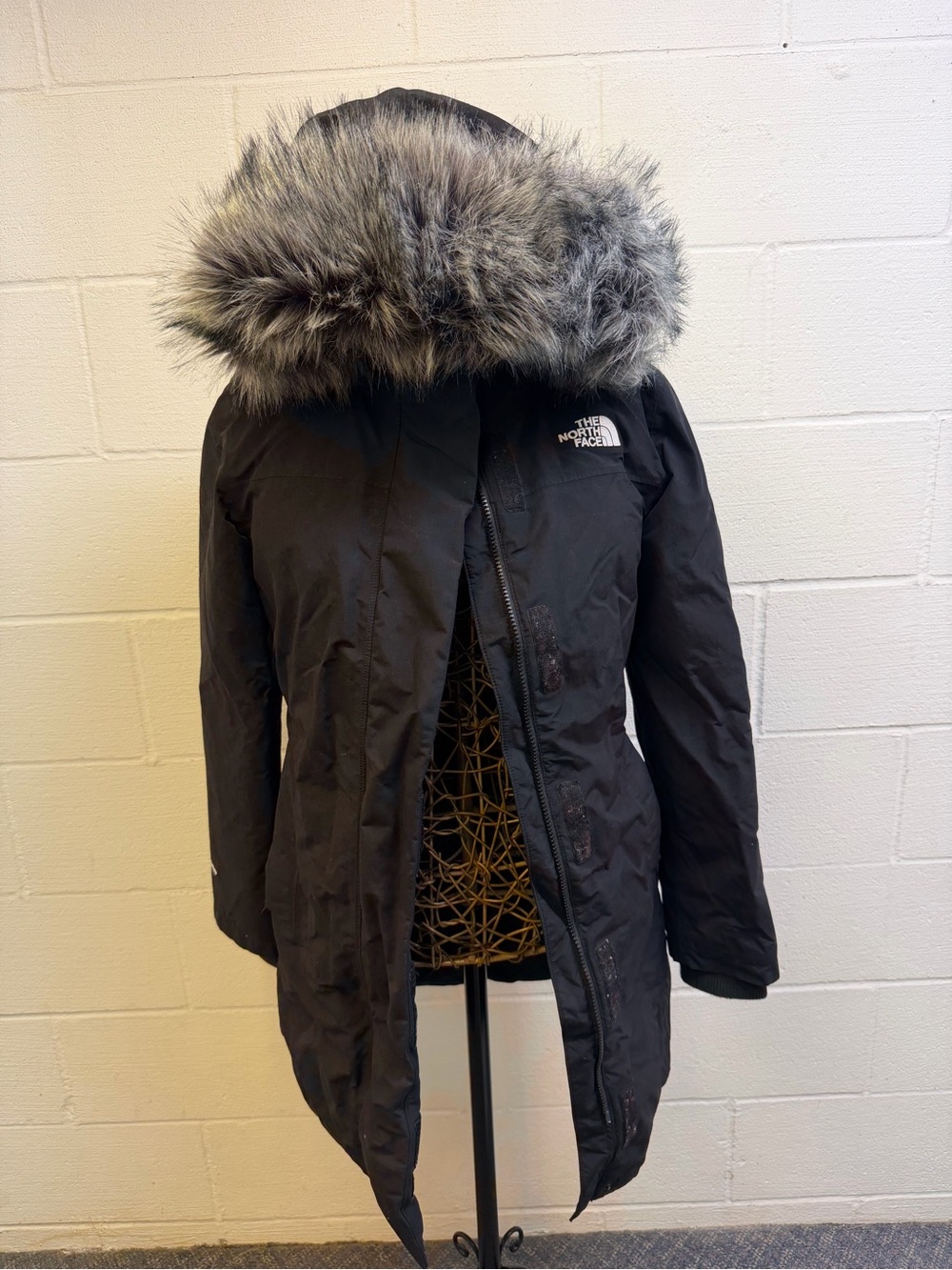 The North Face Women's Black Ski Parka with Gray Faux-Fur Trim